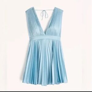 Nwt Abercrombie and fitch plunge pleated mini dress